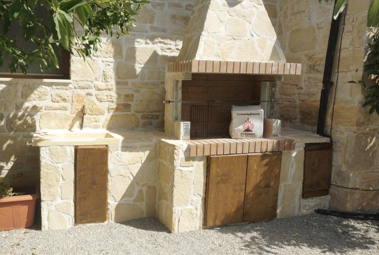 Villa Aspasia With Private Jacuzzi - Oasis Resort Kókinosz Pírgosz Kültér fotó