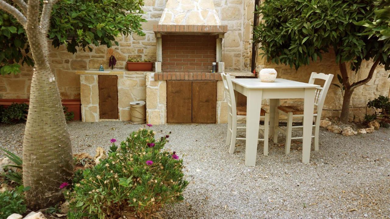 Villa Aspasia With Private Jacuzzi - Oasis Resort Kókinosz Pírgosz Kültér fotó