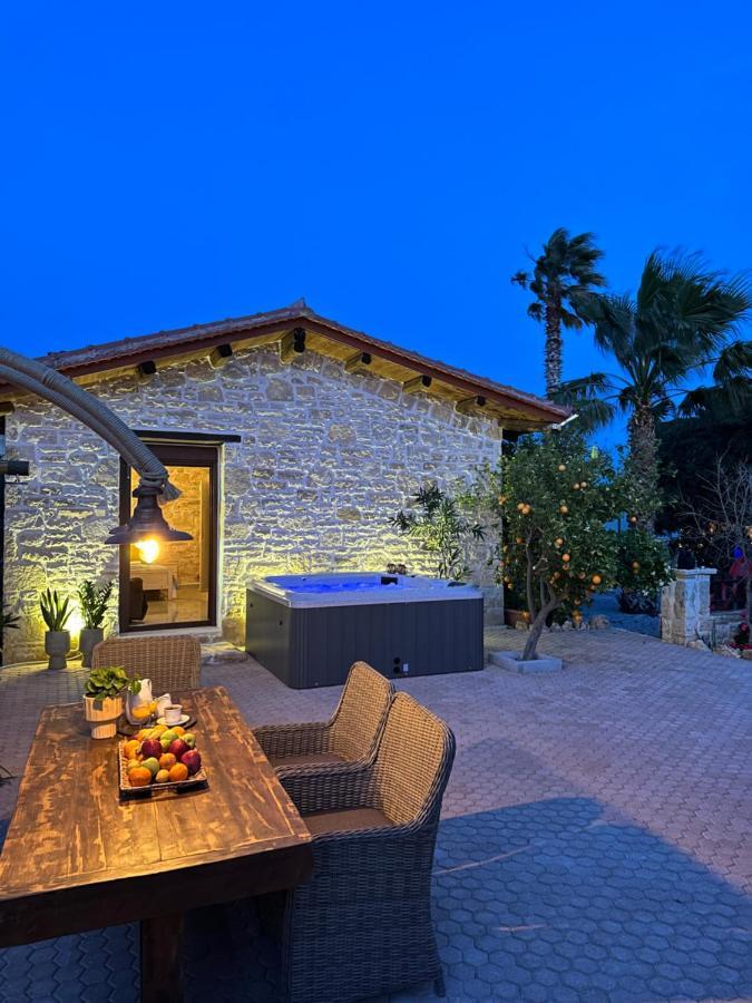 Villa Aspasia With Private Jacuzzi - Oasis Resort Kókinosz Pírgosz Kültér fotó