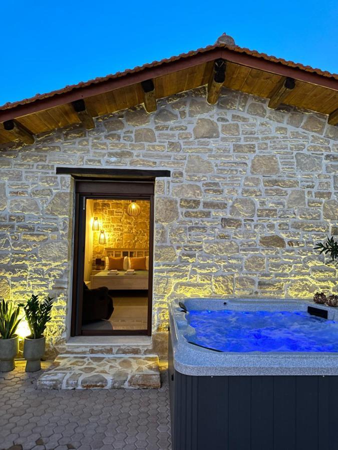 Villa Aspasia With Private Jacuzzi - Oasis Resort Kókinosz Pírgosz Kültér fotó
