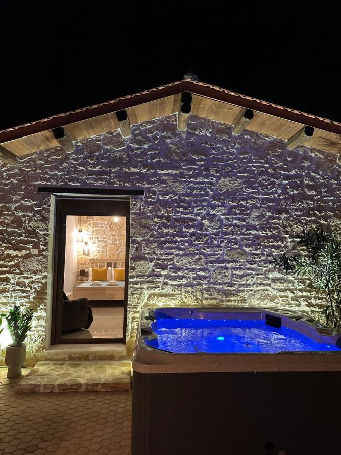 Villa Aspasia With Private Jacuzzi - Oasis Resort Kókinosz Pírgosz Kültér fotó