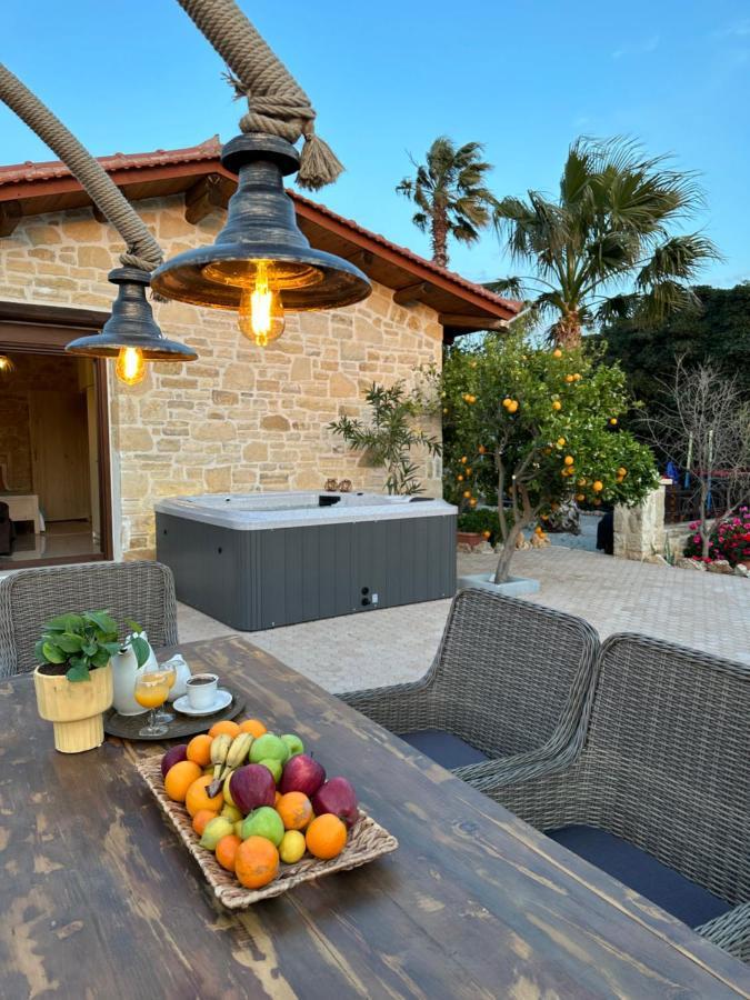 Villa Aspasia With Private Jacuzzi - Oasis Resort Kókinosz Pírgosz Kültér fotó
