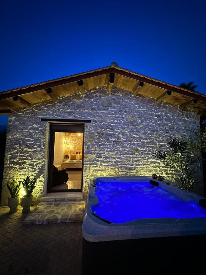 Villa Aspasia With Private Jacuzzi - Oasis Resort Kókinosz Pírgosz Kültér fotó