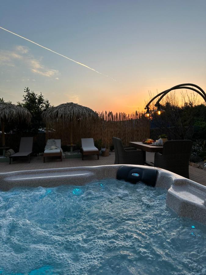 Villa Aspasia With Private Jacuzzi - Oasis Resort Kókinosz Pírgosz Kültér fotó